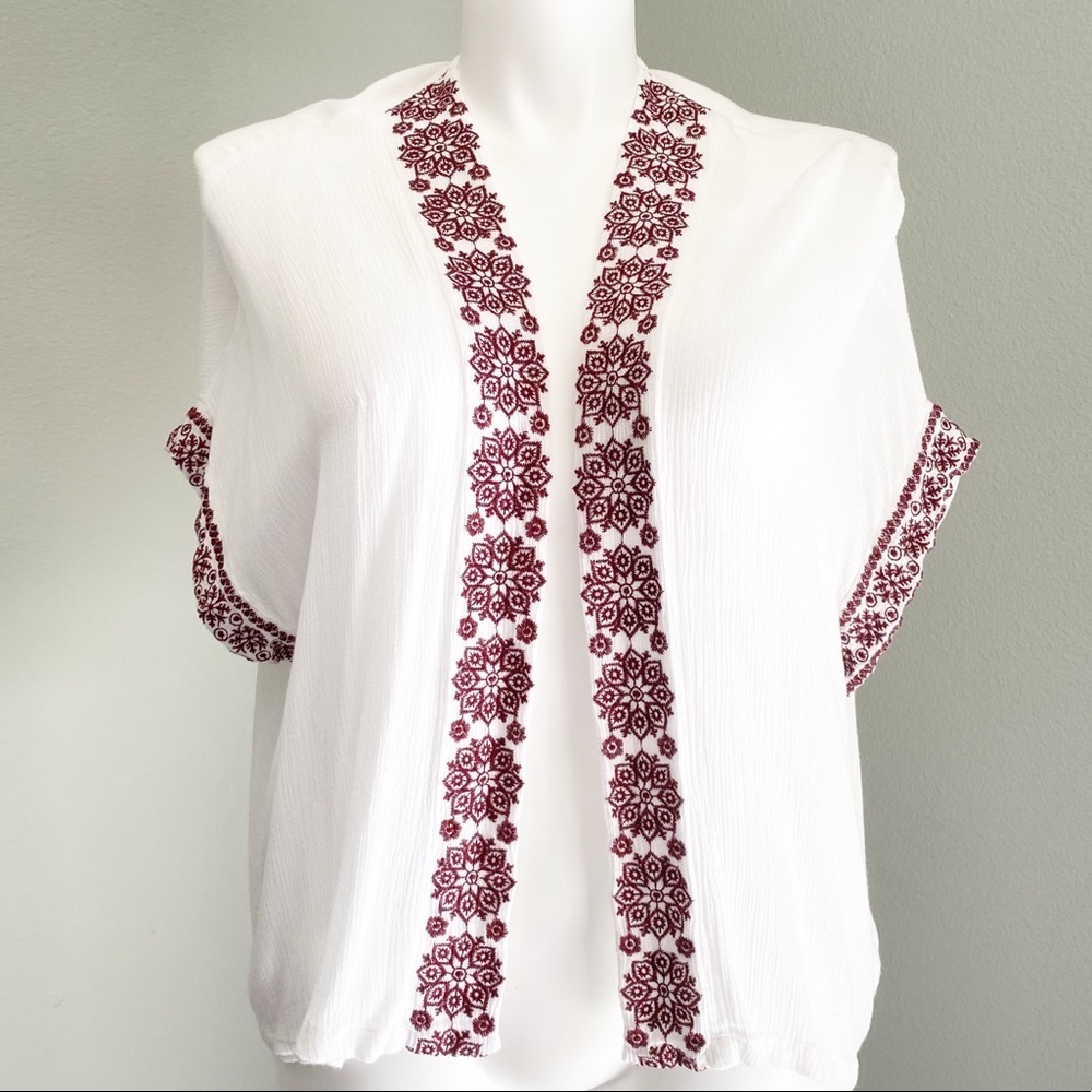 FOREVER 21 White Rayon Embroidered Kimono Small